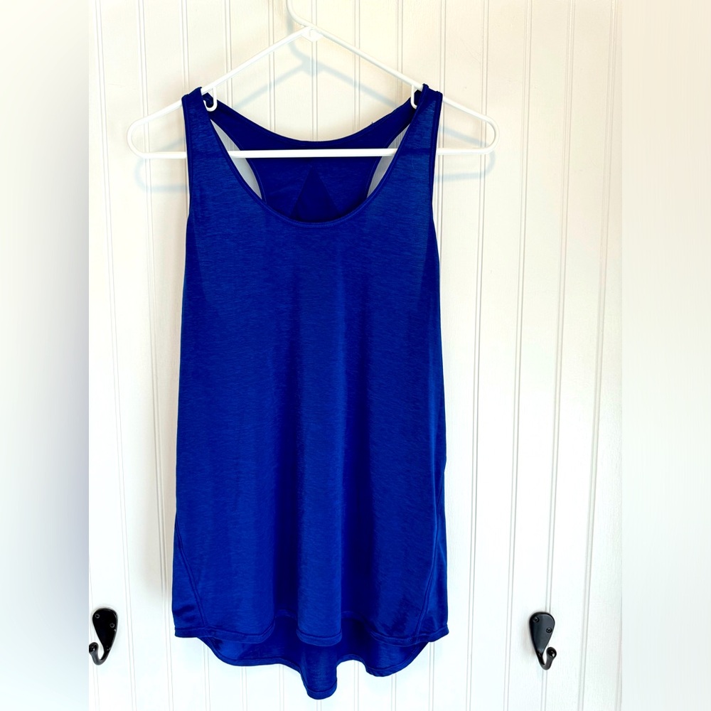 Women's work out tank, navy. Size medium.